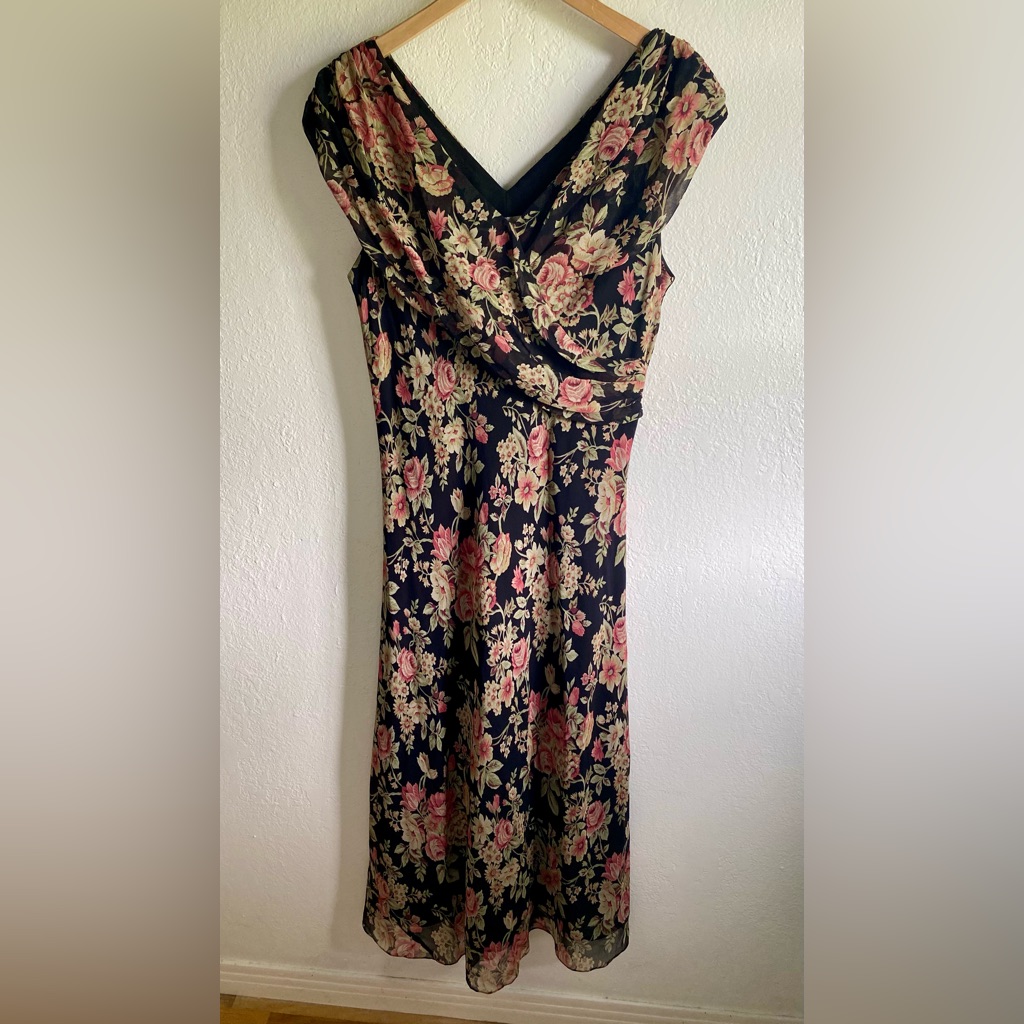 3/$20! 90’s Silk Floral Dress
